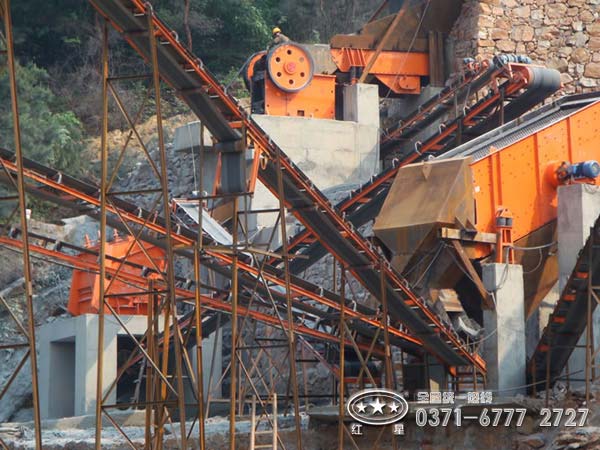 砂石破碎機作業(yè)現(xiàn)場