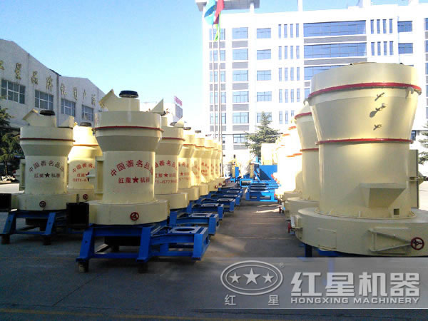 排列整齊的藍(lán)晶石磨粉機