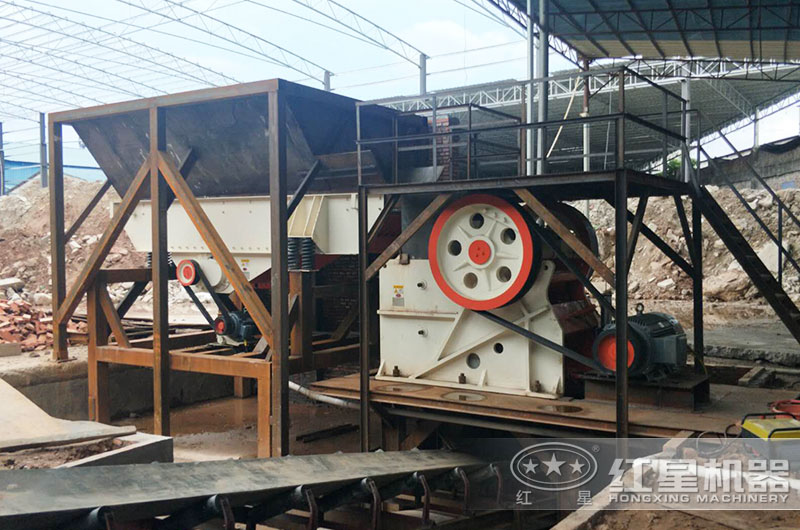 顎式破碎機工作現(xiàn)場圖片 顎式破碎機工作現(xiàn)場圖片