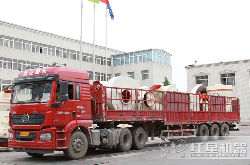 石英石雷蒙磨粉機裝車發(fā)貨 石英石雷蒙磨粉機裝車發(fā)貨