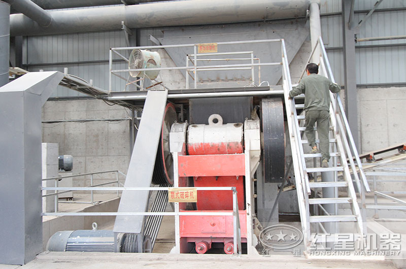 顎式破碎機(jī)工作現(xiàn)場圖片 顎式破碎機(jī)工作現(xiàn)場圖片