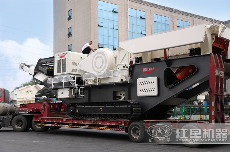 移動(dòng)破碎機(jī)設(shè)備發(fā)貨現(xiàn)場(chǎng) 移動(dòng)破碎機(jī)設(shè)備發(fā)貨現(xiàn)場(chǎng)