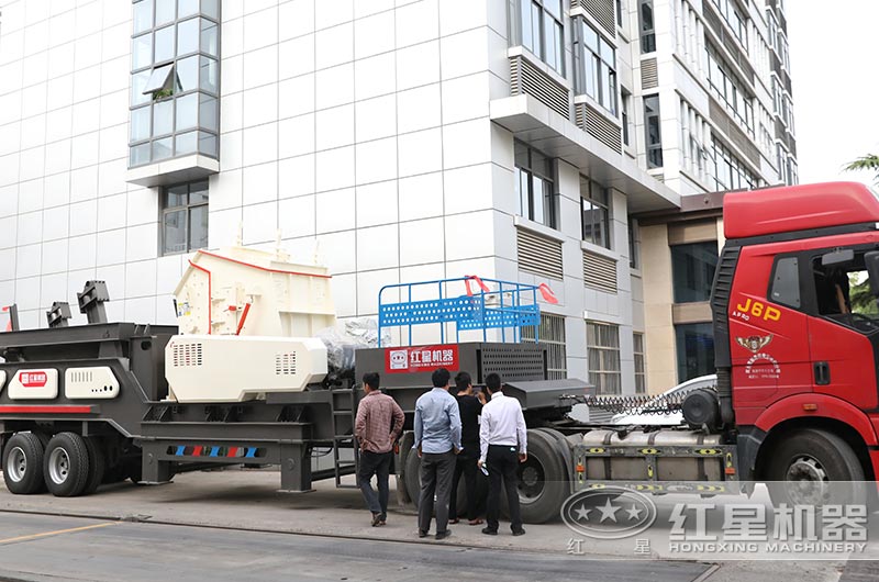 移動(dòng)式反擊破發(fā)貨現(xiàn)場圖片 移動(dòng)式反擊破發(fā)貨現(xiàn)場圖片