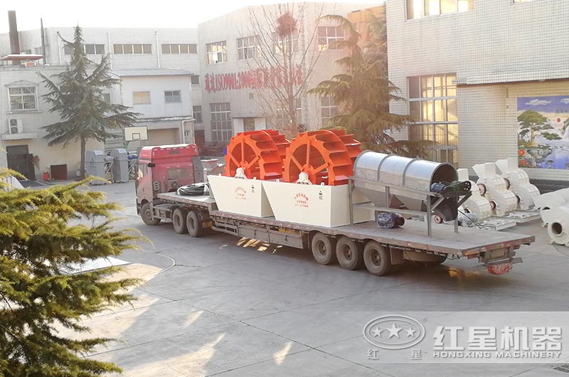 輪式洗砂機(jī)裝車(chē)準(zhǔn)備發(fā)貨 輪式洗砂機(jī)裝車(chē)準(zhǔn)備發(fā)貨