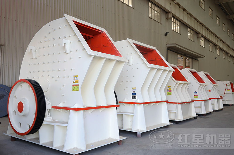 PCZ重錘式破碎機進料口大，石料可一次破碎成型