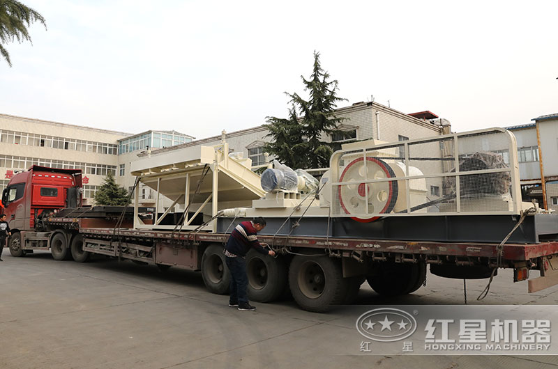 雙齒輥式破碎機(jī)設(shè)備發(fā)貨 雙齒輥式破碎機(jī)設(shè)備發(fā)貨