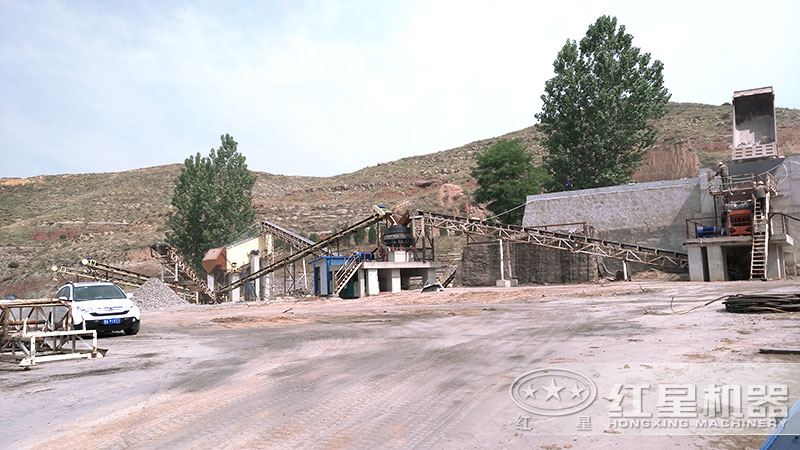 鄂破+圓錐破碎機(jī)作業(yè)現(xiàn)場 鄂破+圓錐破碎機(jī)作業(yè)現(xiàn)場
