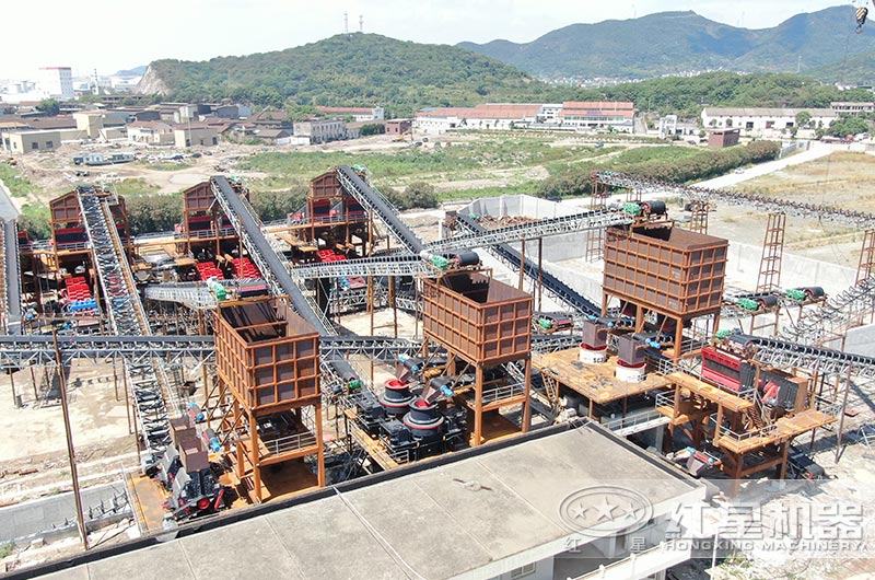 時產(chǎn)3000噸的破碎機(jī)工作現(xiàn)場圖片 時產(chǎn)3000噸的破碎機(jī)工作現(xiàn)場圖片