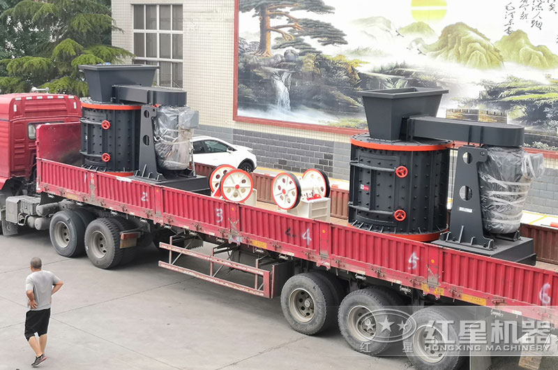 復(fù)合破碎機裝車發(fā)貨忙不停 復(fù)合破碎機裝車發(fā)貨忙不停