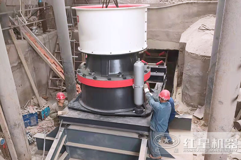 圓錐破碎機工作現(xiàn)場圖片 圓錐破碎機工作現(xiàn)場圖片
