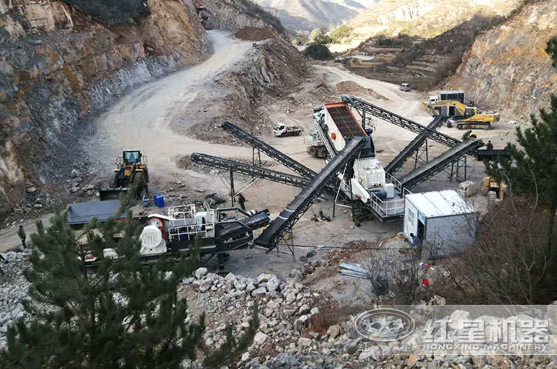 移動(dòng)破碎機(jī)工作現(xiàn)場(chǎng)實(shí)拍圖 移動(dòng)破碎機(jī)工作現(xiàn)場(chǎng)實(shí)拍圖