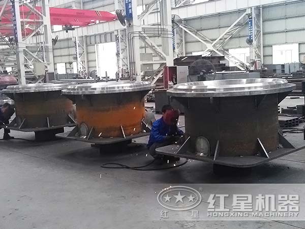 彈簧圓錐破碎機(jī)生產(chǎn)車間