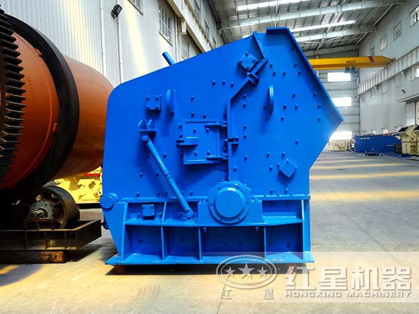 不同角度下的石灰石反擊式破碎機(jī)