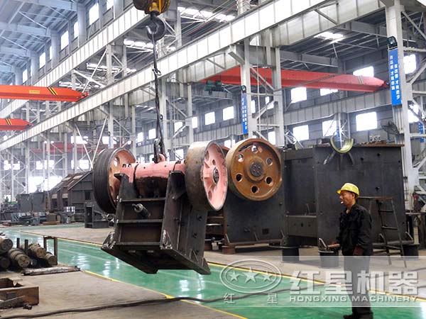 磷礦石顎式破碎機(jī)加工車(chē)間