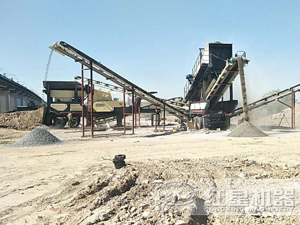 移動式石頭粉碎機(jī)作業(yè)客戶現(xiàn)場