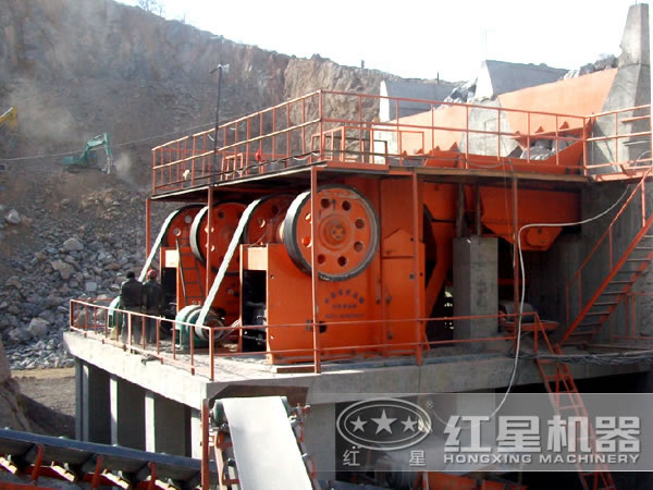 鄂式破碎機作業(yè)現場