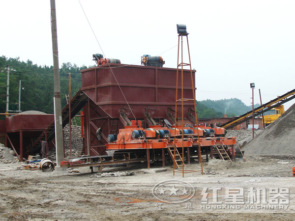 狼牙破碎機客戶作業(yè)現場