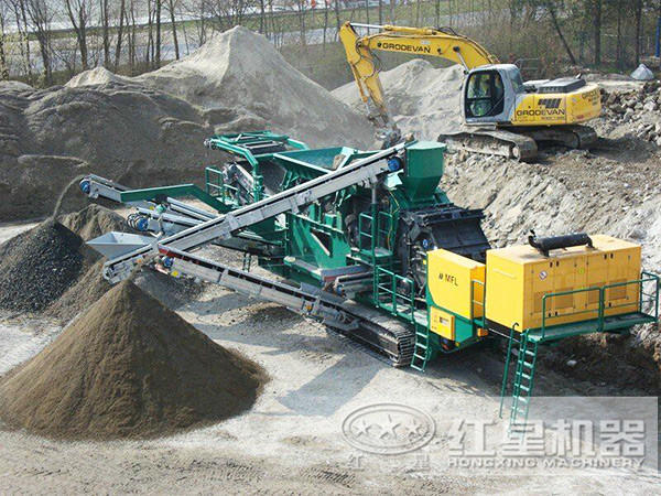 移動(dòng)圓錐破碎機(jī)作業(yè)客戶(hù)現(xiàn)場(chǎng)