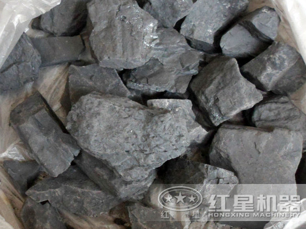 一臺(tái)用于破碎煤矸石的移動(dòng)粉碎機(jī)_70噸/小時(shí)，出料粒度20以下