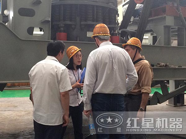 河北時產(chǎn)100方石料移動破碎機多少錢一臺，能出多大料？