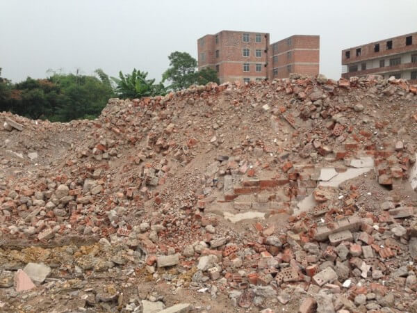 破碎磚渣用什么機(jī)械？建議使用錘式粉碎機(jī)