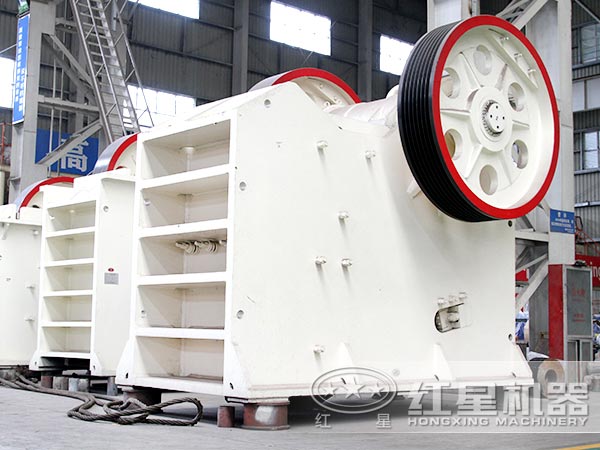 粉碎花崗巖選用750顎破機(jī)，效果不錯，性價比更高