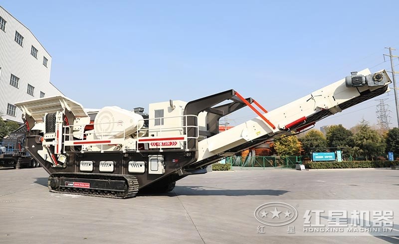 這部移動(dòng)履帶一體式破碎機(jī)，節(jié)能環(huán)保，產(chǎn)量高，用戶(hù)表示很滿(mǎn)意