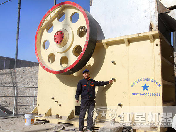 河南紅星技術(shù)人員為用戶進行現(xiàn)場指導(dǎo)