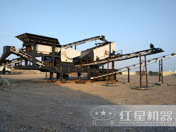 移動鄂式磕石機處理石子時產(chǎn)量多大，需投資多少錢？