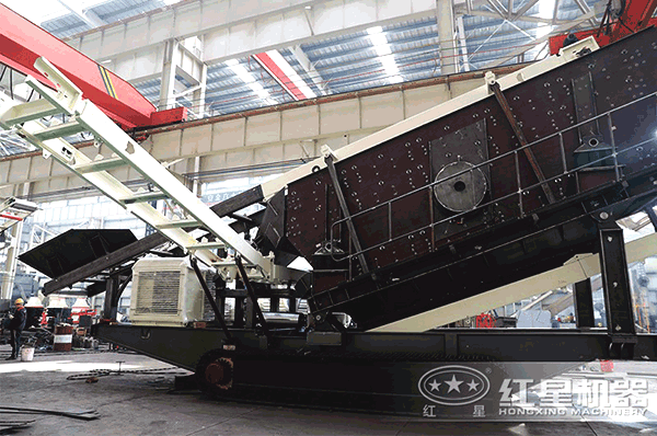 大型流動粉碎石子一體機(jī)正在組裝