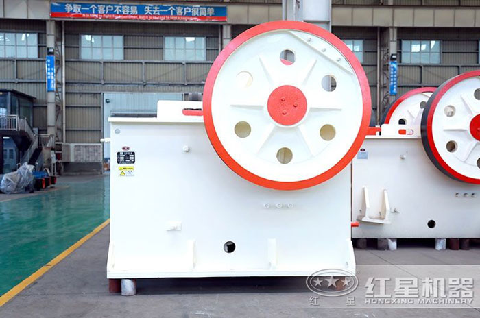 從破碎石頭到洗沙需要用幾套設(shè)備？全套配置下來多少錢？