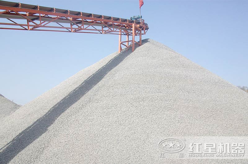 大規(guī)模礦山機械破碎機今天啟程，請注意接收！