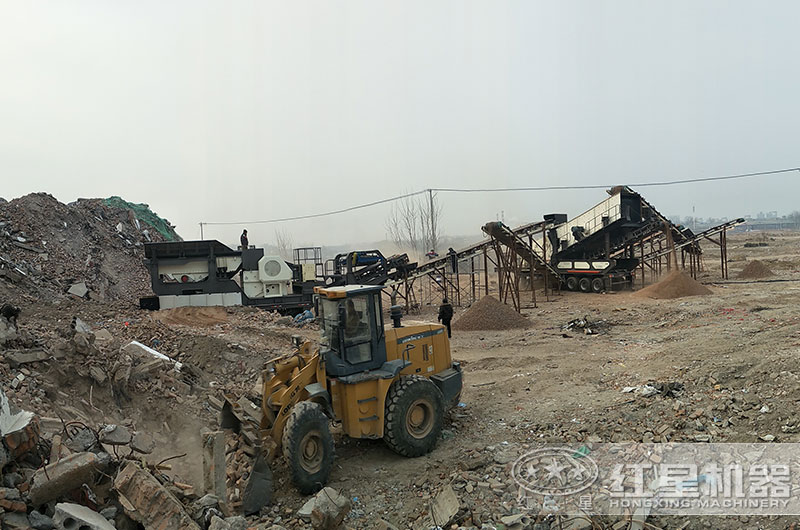 移動(dòng)碎沙機(jī)作業(yè)客戶現(xiàn)場(chǎng)