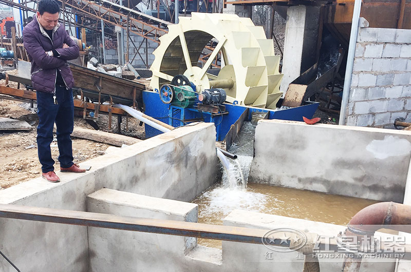 可循環(huán)利用水資源的用戶(hù)撈沙現(xiàn)場(chǎng)