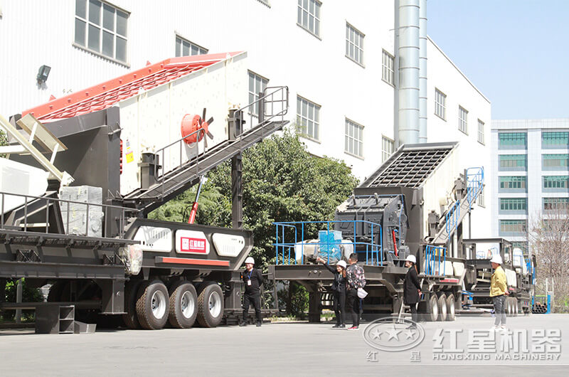 客戶來(lái)廠參觀移動(dòng)砂石分離機(jī)