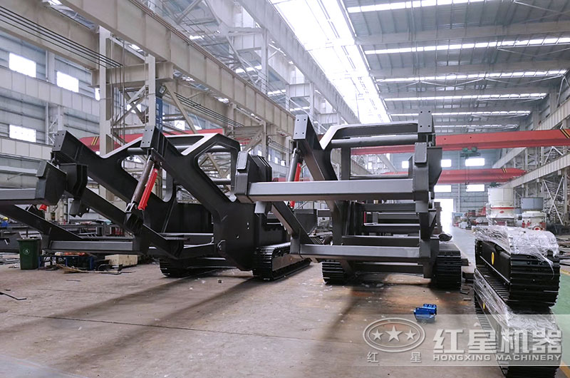 履帶式移動粉石子機生產(chǎn)車間
