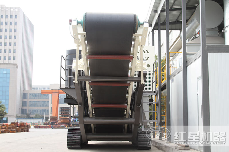 移動石子破碎站已經(jīng)開去躲雨了，您的砂石設(shè)備還泡在水里嗎？