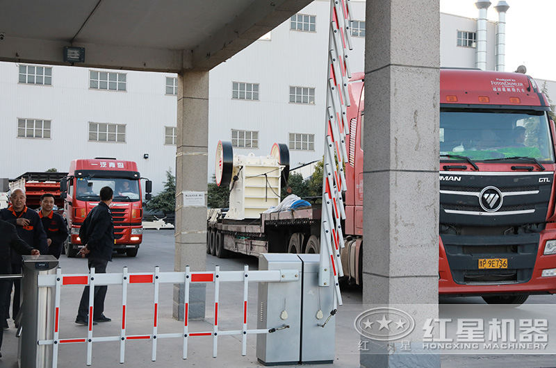 時(shí)產(chǎn)30-300噸的石料、石塊碎石機(jī)一套多少錢？