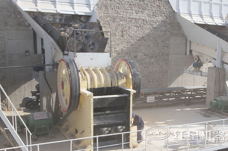 時產(chǎn)1000噸的鄂破機下料口多大，有哪些型號？