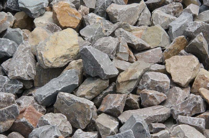 粉碎石灰石用什么機(jī)器好？