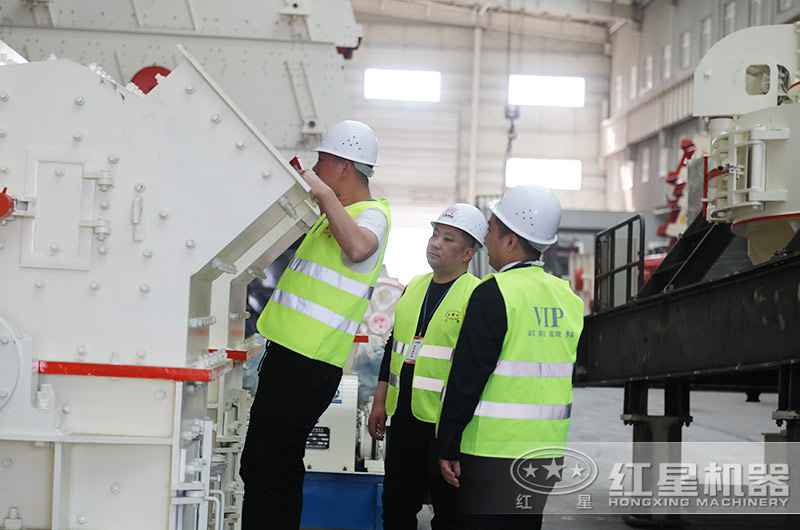 客戶來(lái)廠考察細(xì)碎機(jī)