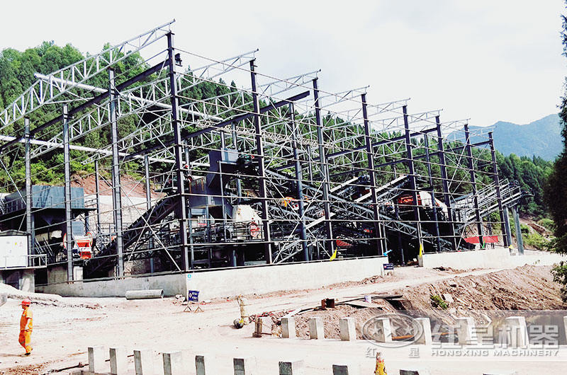 如何降低破碎機(jī)粉碎石頭時(shí)噪音大這個(gè)缺點(diǎn)，有沒有無噪音的破碎機(jī)械？