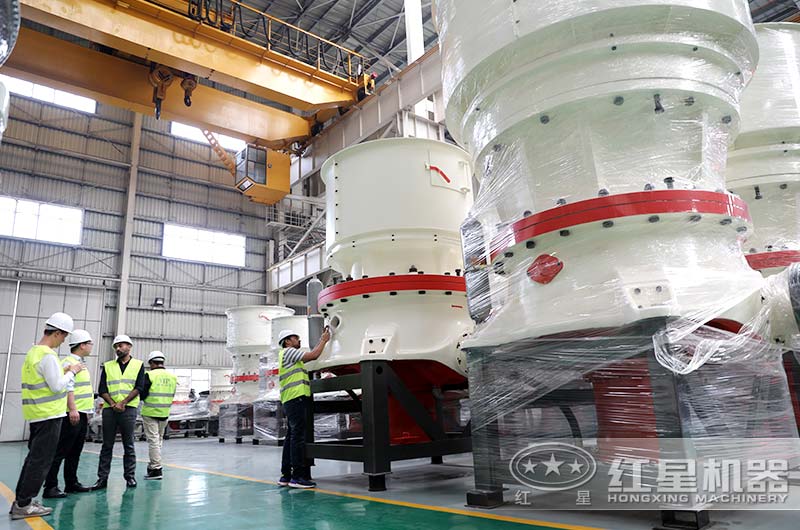 紅星用戶參觀考察破碎設(shè)備現(xiàn)場(chǎng)圖