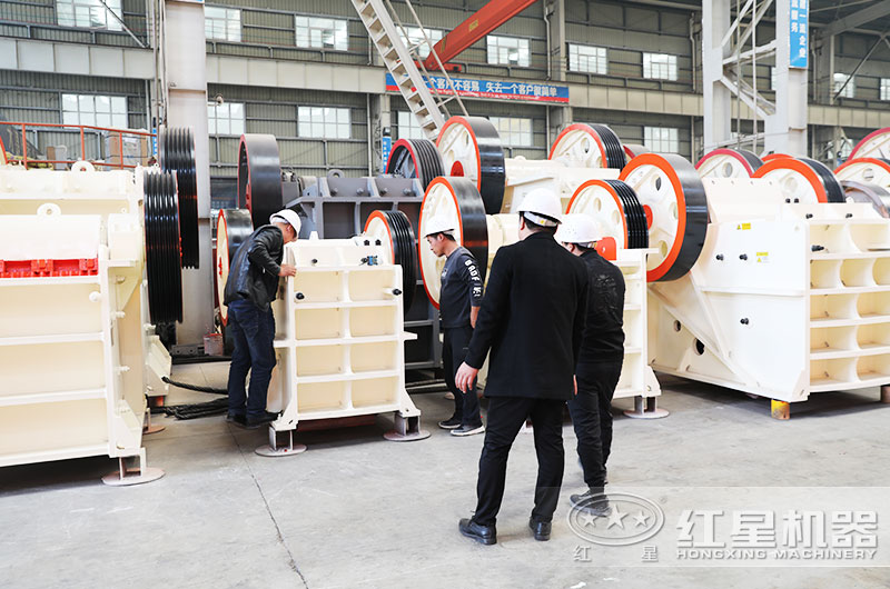 小型碎石機(jī)哪里有賣？來(lái)這里不僅選擇多且價(jià)格還優(yōu)惠