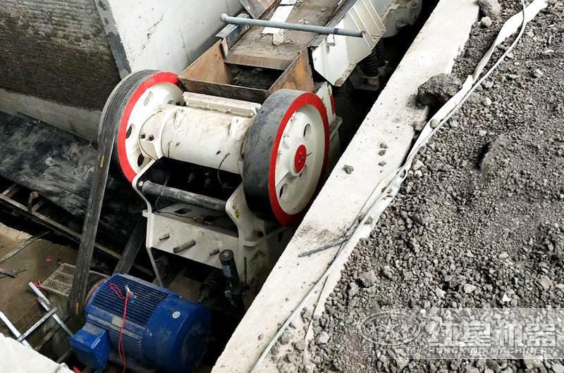 破碎石頭機(jī)10萬(wàn)的有多大產(chǎn)量，哪個(gè)廠家生產(chǎn)的質(zhì)量好？