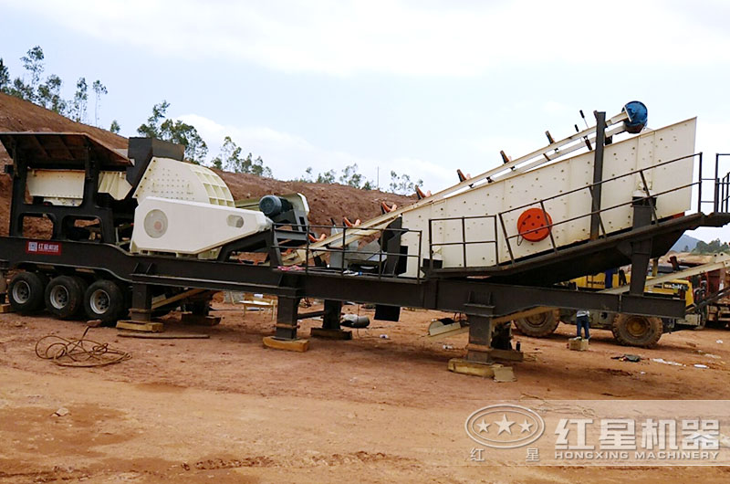 一次成型移動錘式砂石機(jī)生產(chǎn)現(xiàn)場