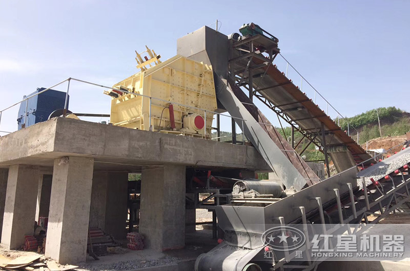 反擊破碎礦石生產(chǎn)現(xiàn)場(chǎng)