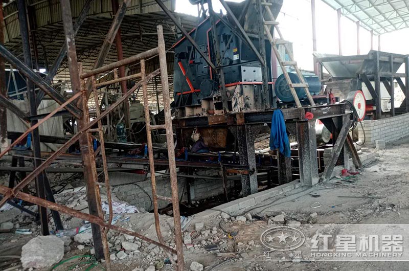 1315反擊破制砂機(jī)沒有篩底能不能出砂？板錘多久換一次？怎么安裝？