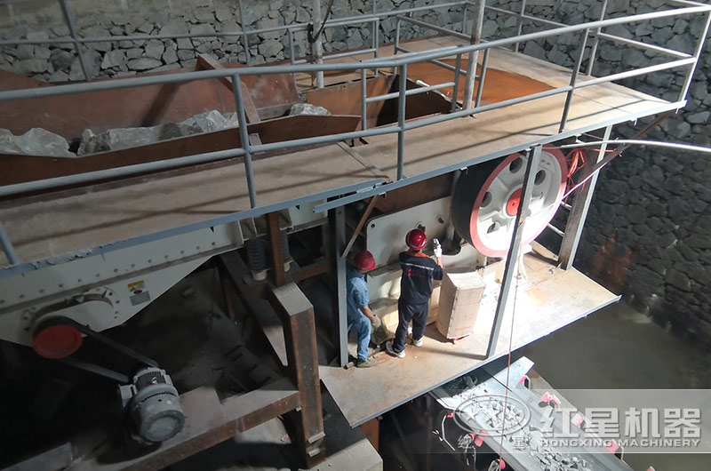 瀝青混凝土用輝綠巖還是玄武巖？鄂式破碎機(jī)碎輝綠巖怎樣？