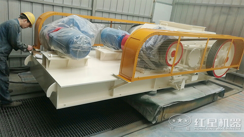 對輥制砂機(jī)設(shè)備圖片